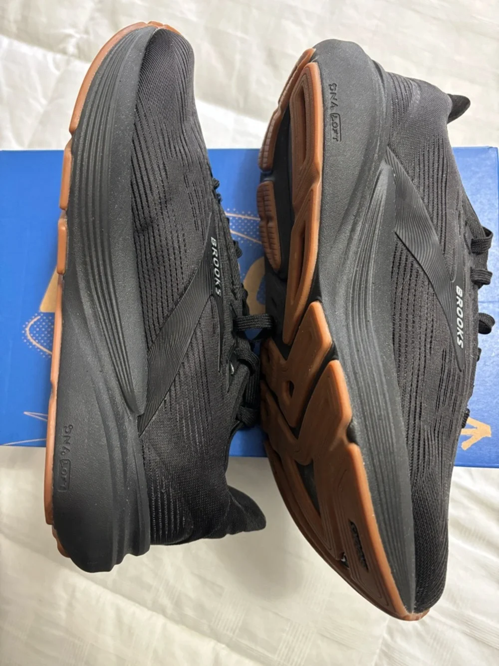 NEW Brooks all Black women size 7 - Picture 5 of 7